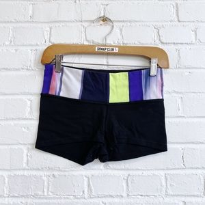 LULULEMON booty short print waist band black